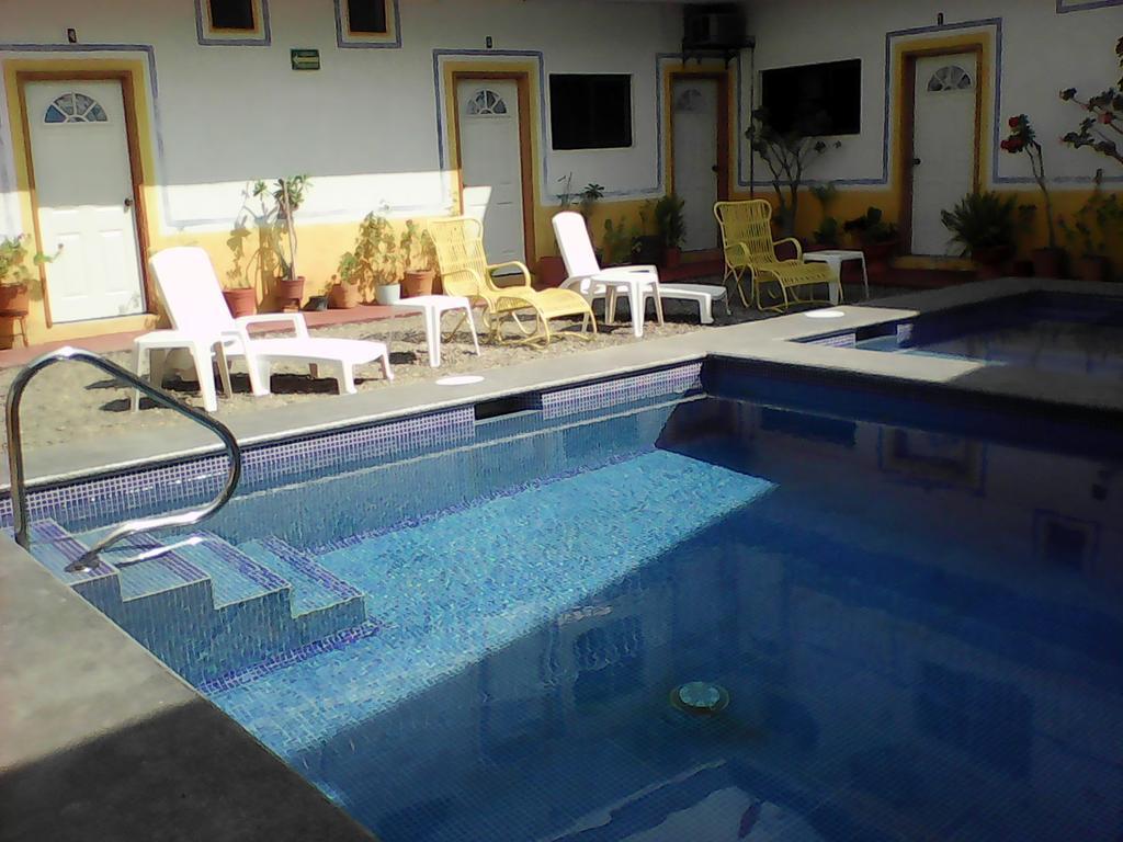 Hotel Sarabi Barra de Navidad Esterno foto