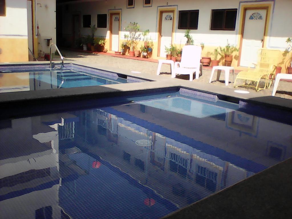 Hotel Sarabi Barra de Navidad Esterno foto