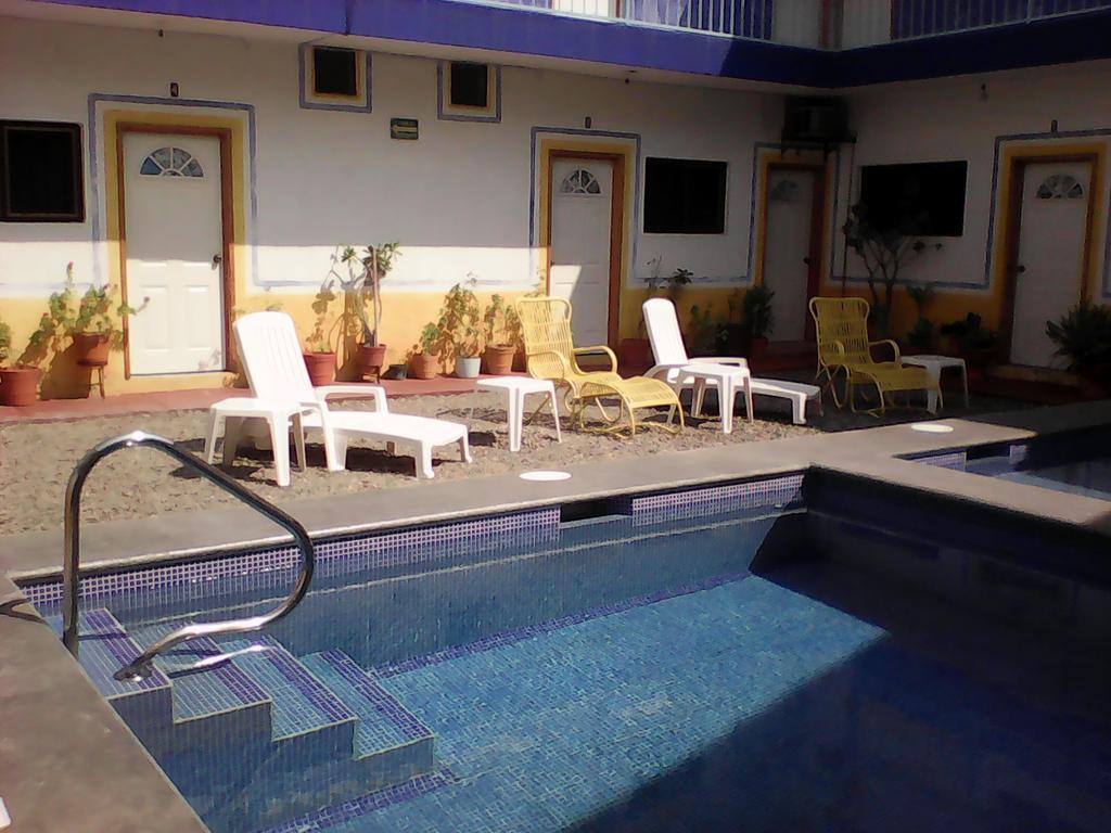 Hotel Sarabi Barra de Navidad Esterno foto