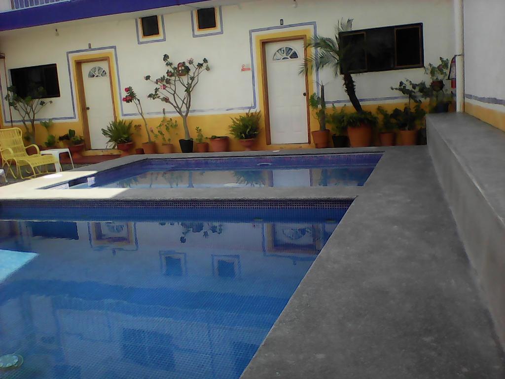 Hotel Sarabi Barra de Navidad Esterno foto