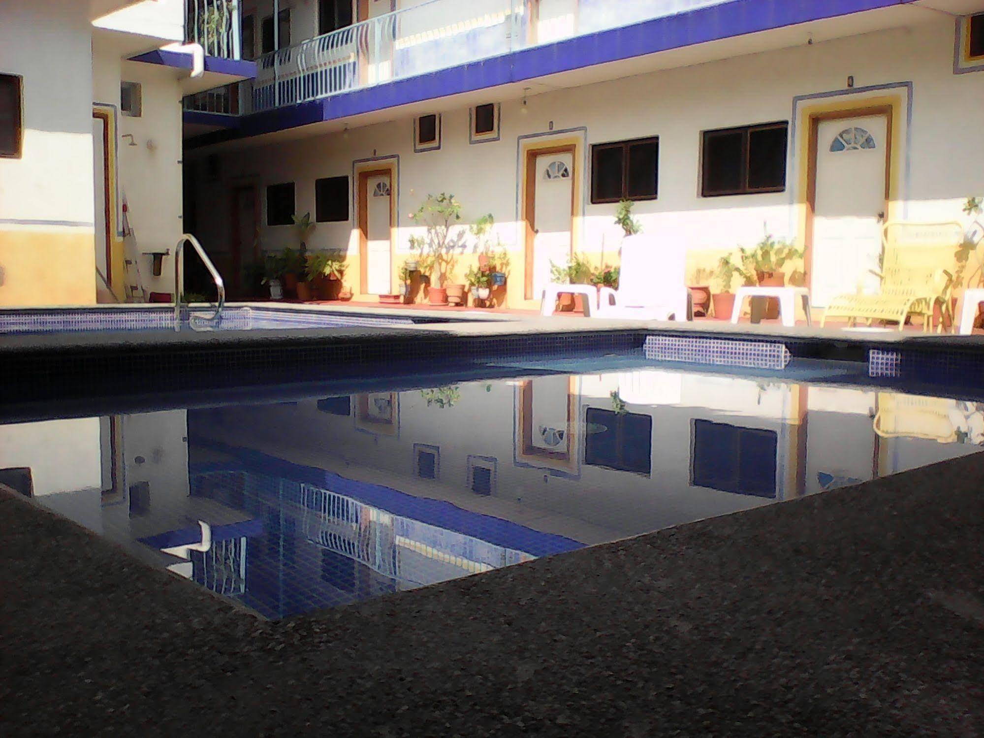 Hotel Sarabi Barra de Navidad Esterno foto