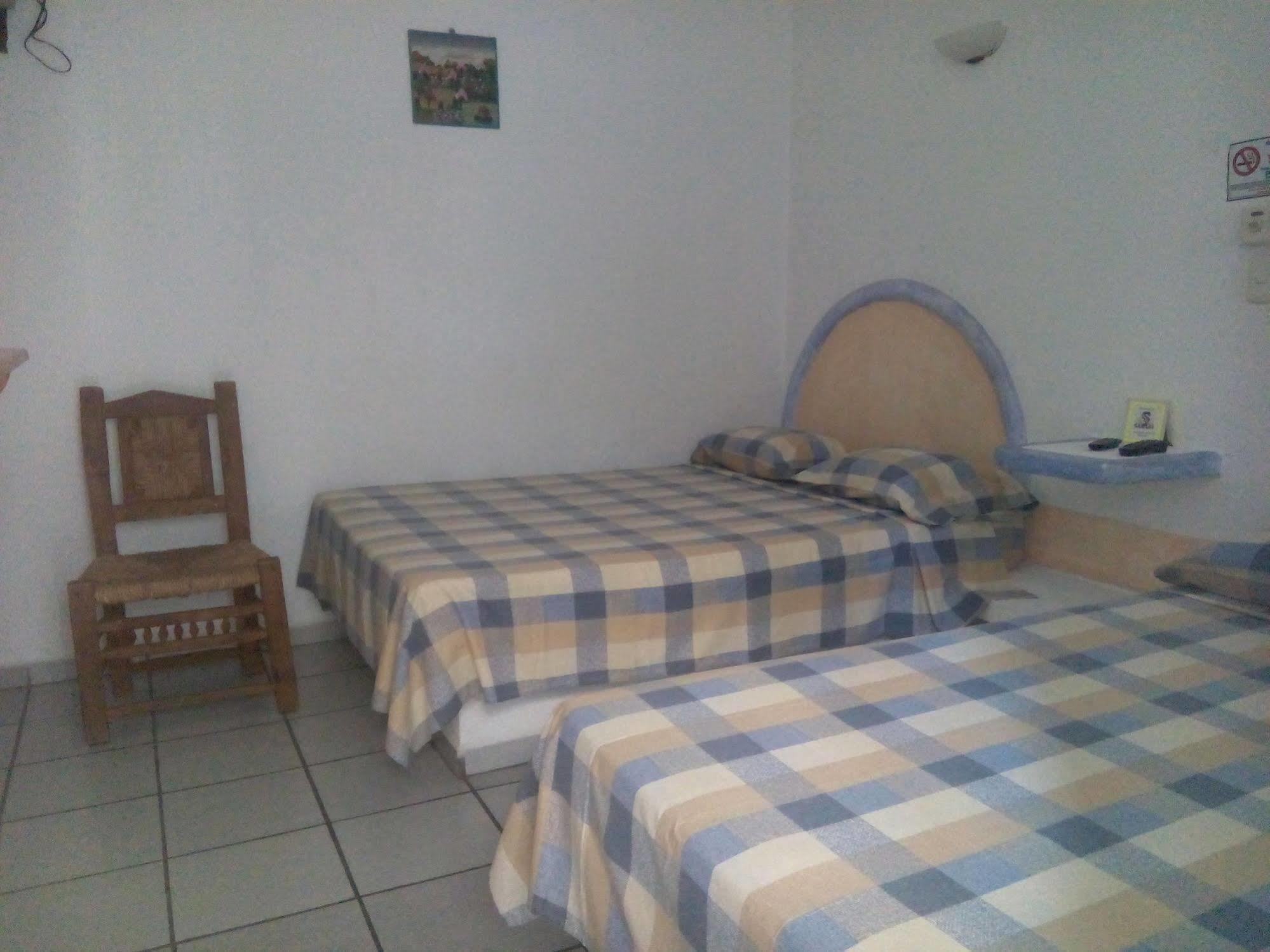 Hotel Sarabi Barra de Navidad Esterno foto
