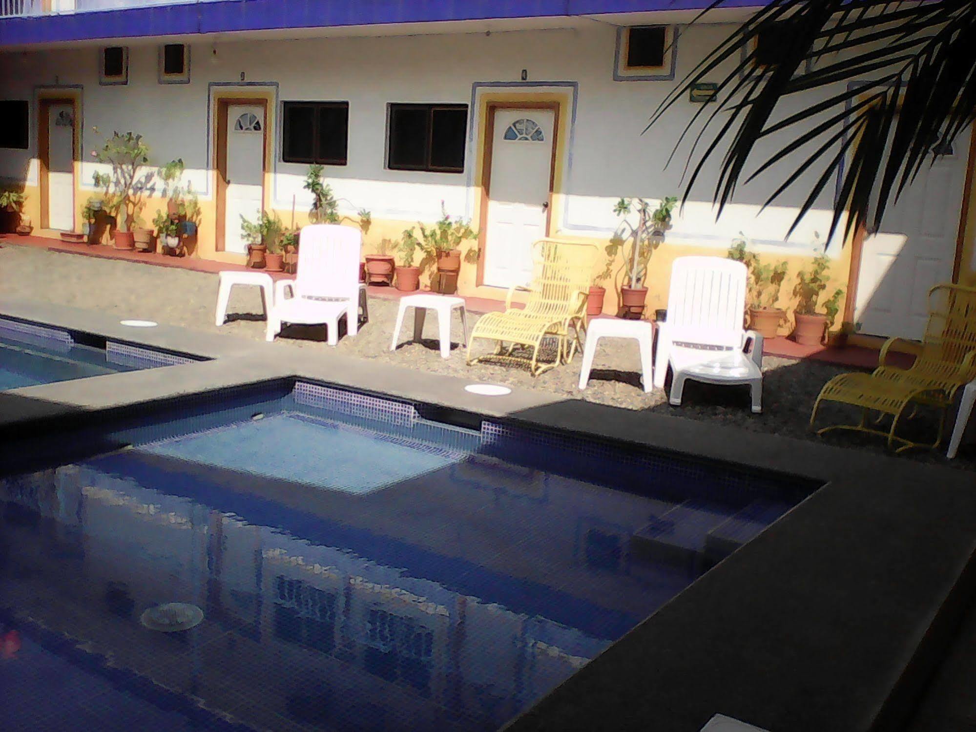 Hotel Sarabi Barra de Navidad Esterno foto